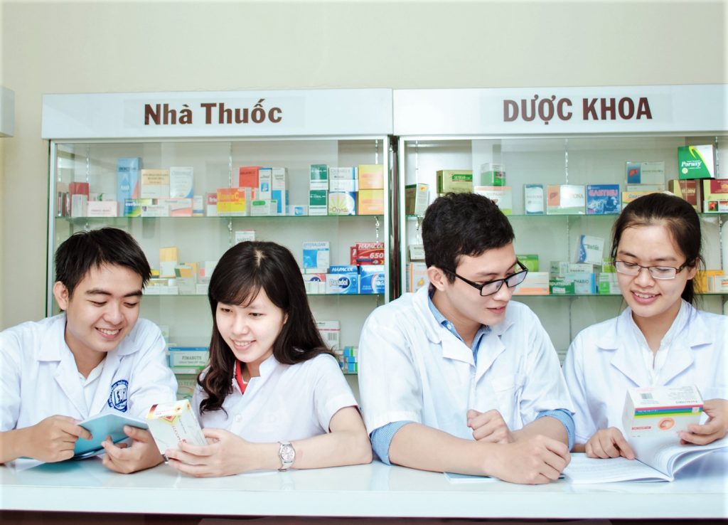 sinh-vien-hoc-duoc-ra-lam-gi