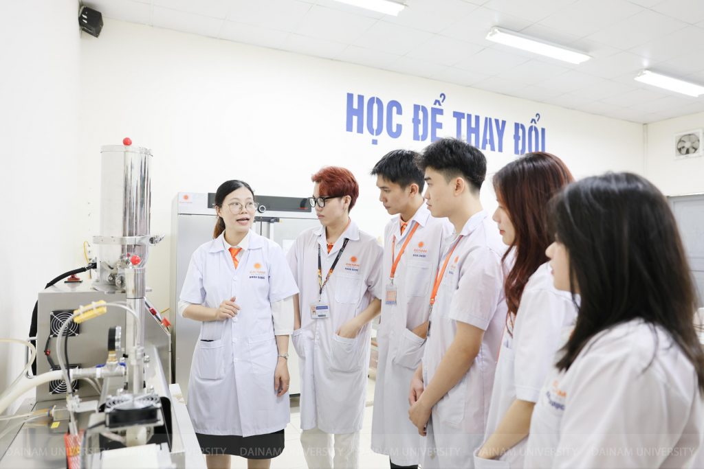 học dược ra làm gì
