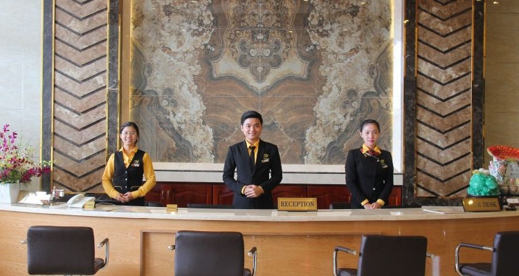 lương lễ tân khách sạn