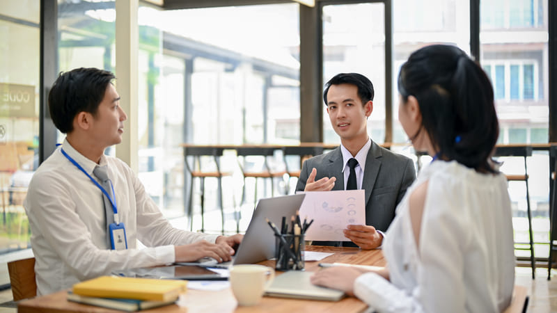Chuyên viên tư vấn bảo hiểm là cầu nối giữa nhu cầu khách hàng và các giải pháp bảo vệ tài chính hiệu quả.