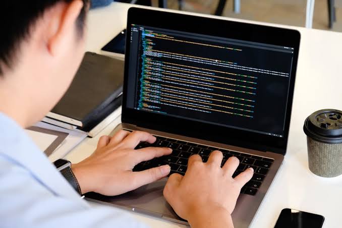 Blockchain Developer cần kết hợp kiến thức lập trình, Smart Contract và Web3 để xây dựng các ứng dụng phi tập trung hiện đại