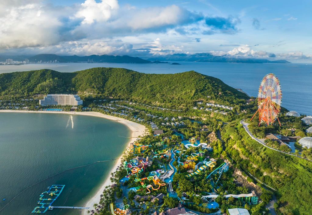 Sinh viên ngành Văn hóa Du lịch thực hành nghiệp vụ du lịch tại Nha Trang.