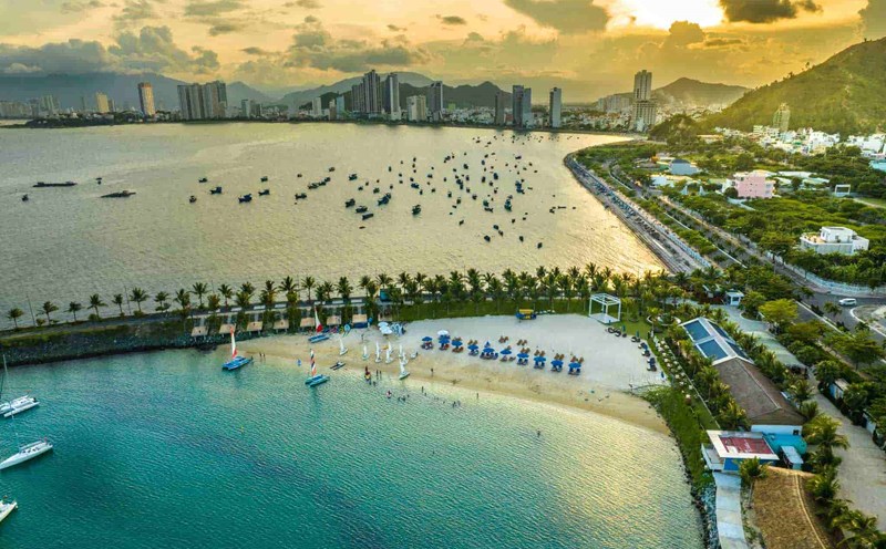 Ngành Văn hóa Du lịch là lựa chọn phù hợp cho những bạn yêu thích khám phá văn hóa, giao tiếp và mong muốn làm việc trong môi trường năng động
