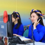 Nhân viên tư vấn du lịch tư vấn tour cho khách hàng