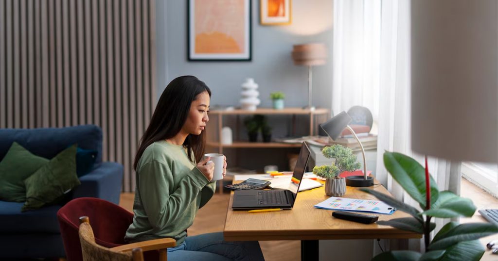 hybrid working kết hợp văn phòng và làm việc từ xa