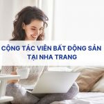 Cộng tác viên bất động sản tại Nha Trang làm việc tại nhà với máy tính xách tay
